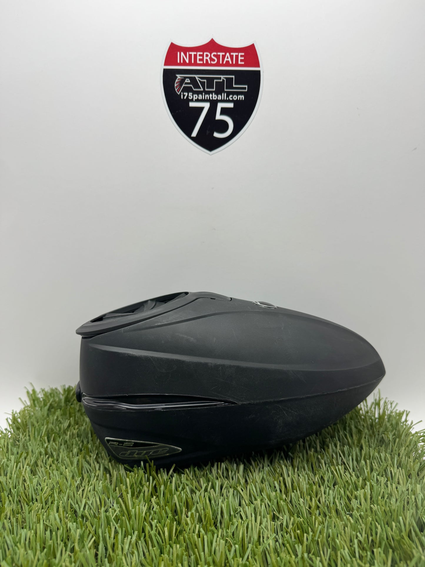 Black R2