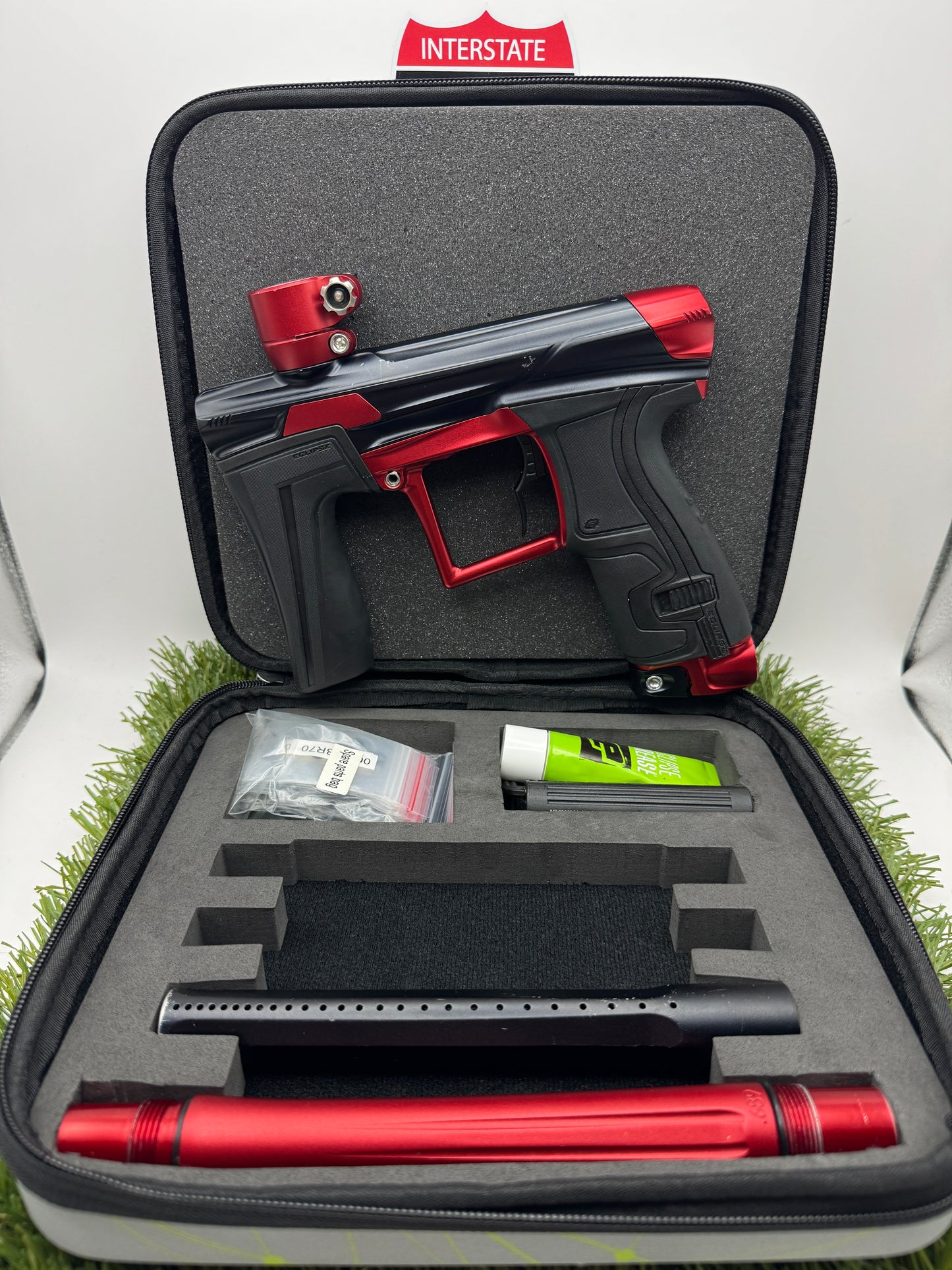 Black Red Geo4