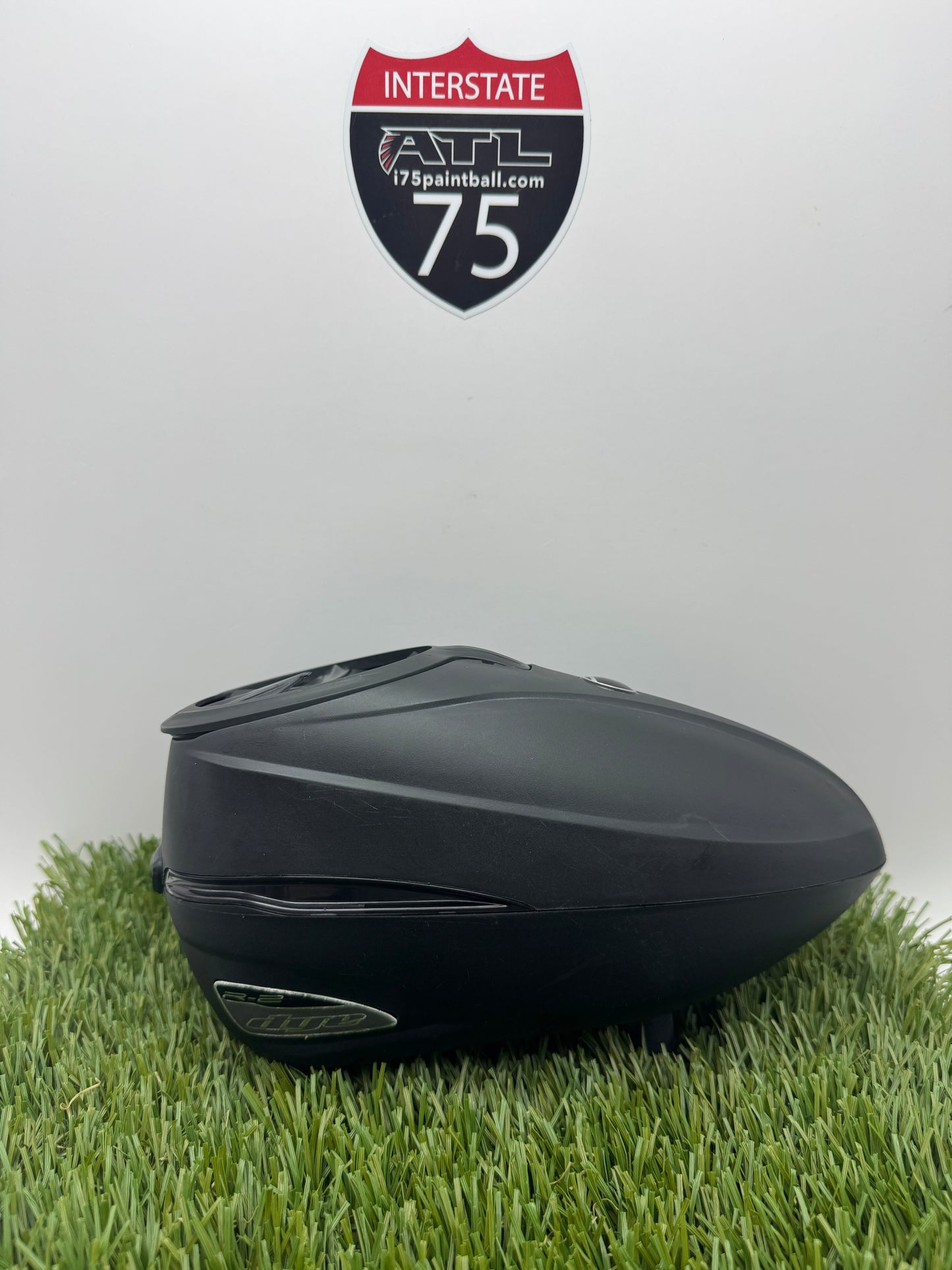 Black R2