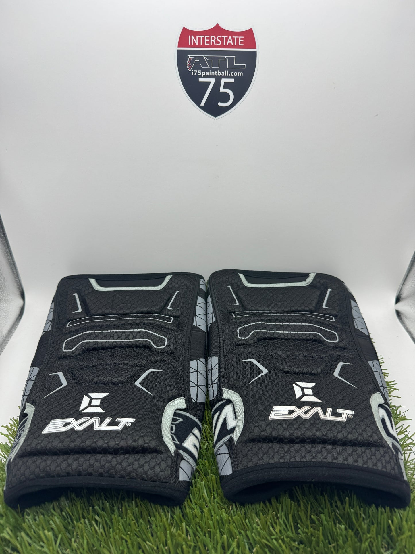 M Exalt Kneepads