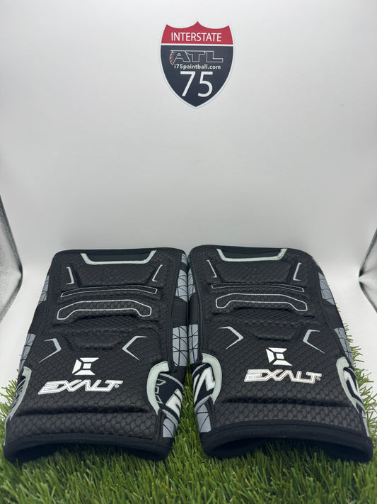 M Exalt Kneepads