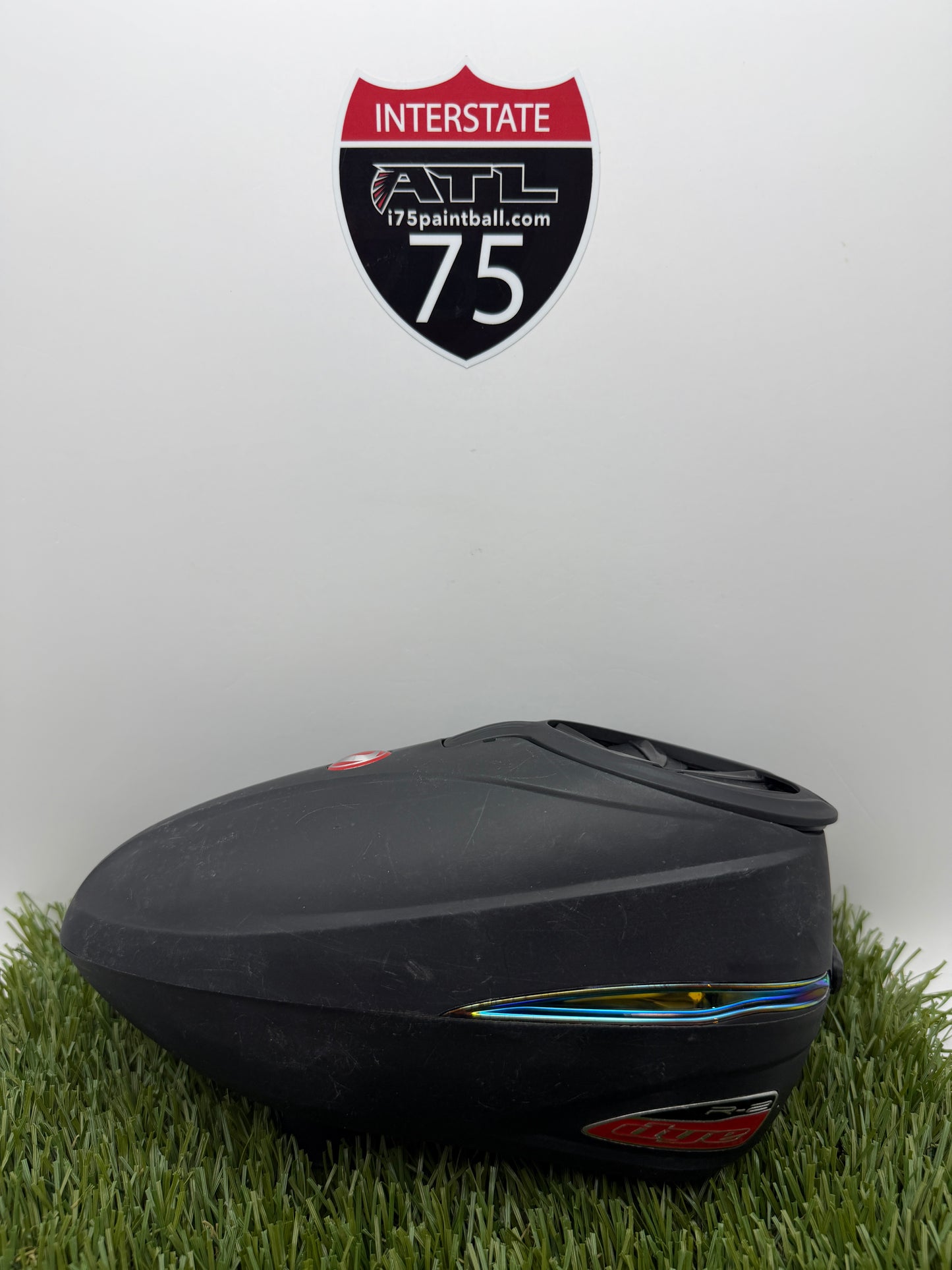 Black Red R2